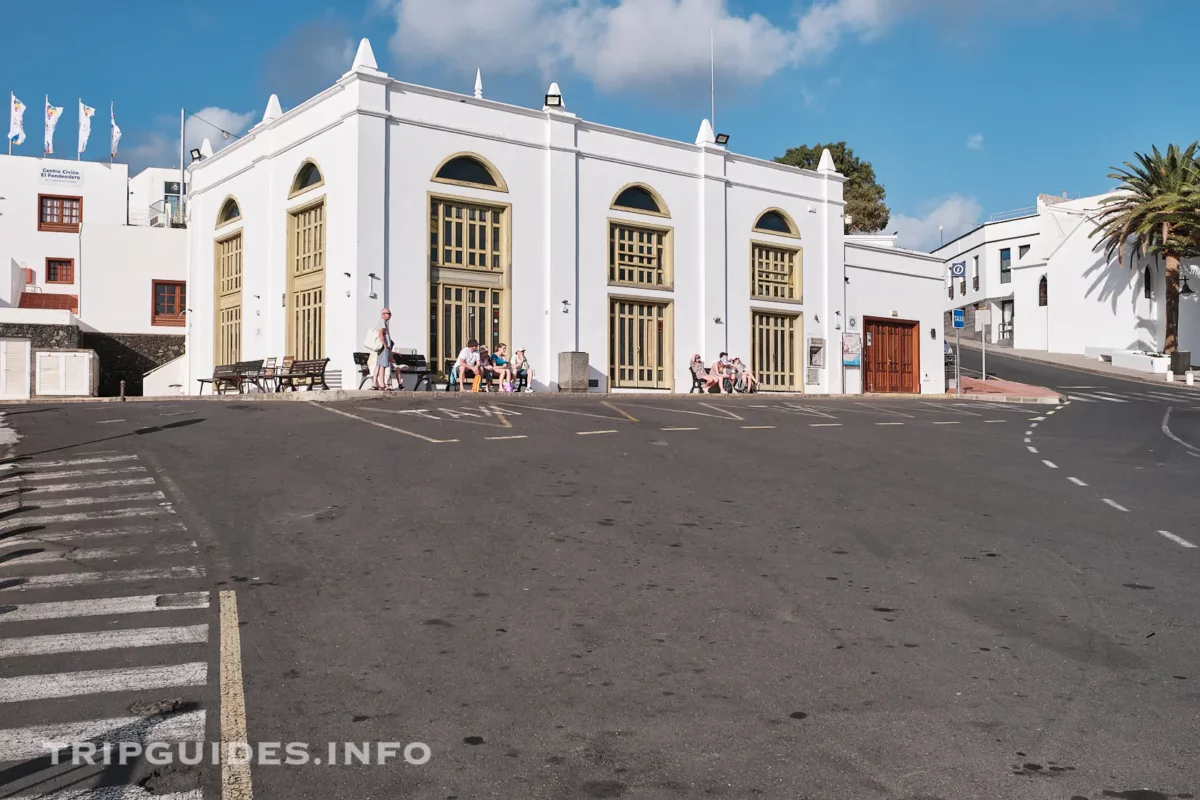 Порт Пуэрто-де-Ла-Тиньоса (Puerto de la Tiñosa) - Пуэрто-дел-Кармен - Лансароте