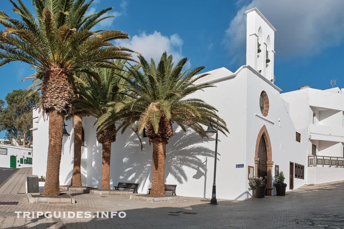 Церковь Parroquia Nuestra Señora de Lourdes - Пуэрто-дел-Кармен - Лансароте