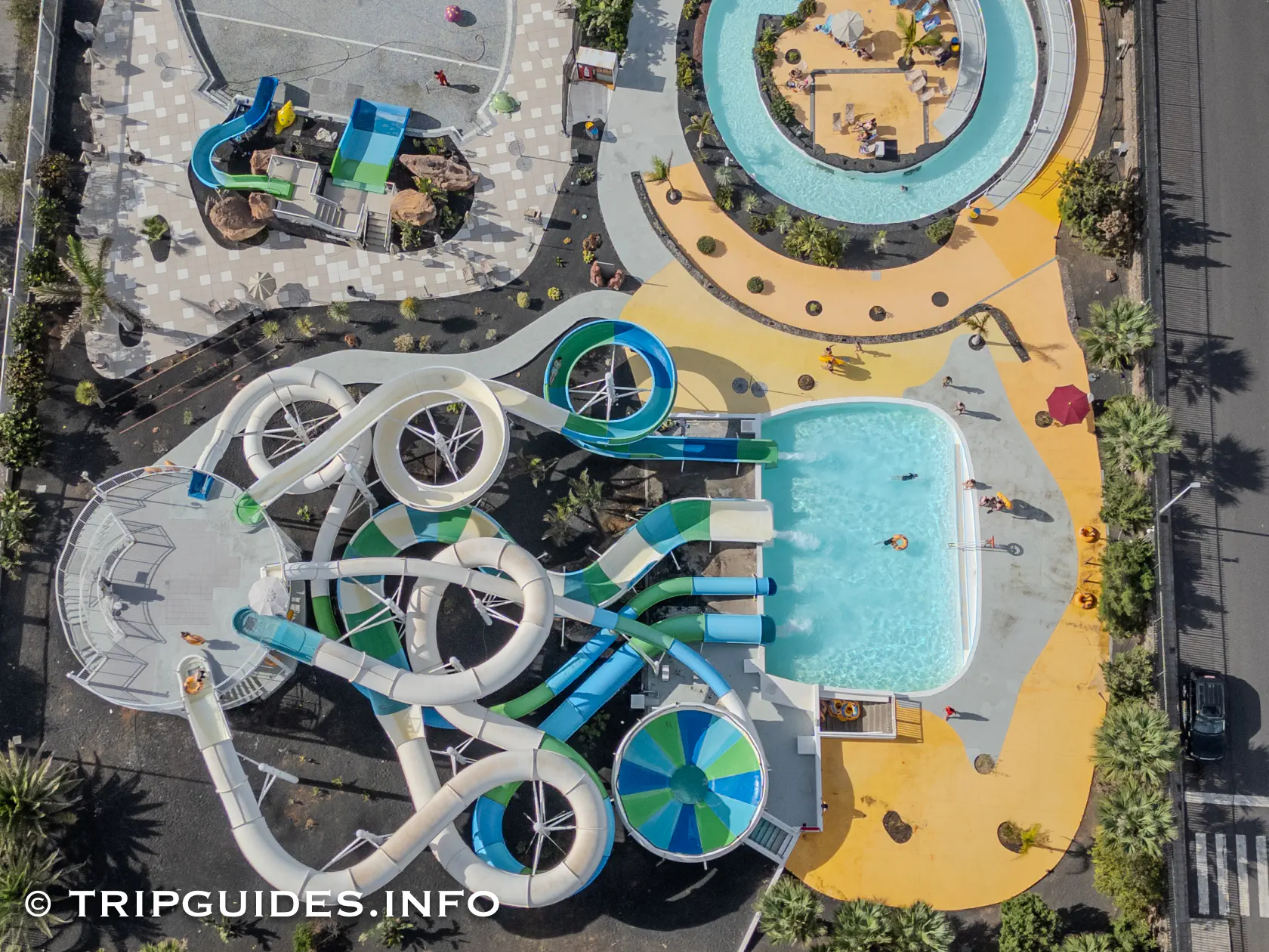 Aqualava Water Park - аквапарк в курортной зоне Playa Blanca на Лансароте
