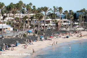 Пляж Фламинго (Playa Flamingo) на курорте Плайя-Бланка (Playa Blanca) - Лансароте