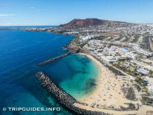 Пляж Фламинго (Playa Flamingo) на курорте Плайя-Бланка (Playa Blanca) - Лансароте