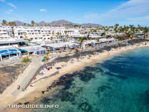 Пляж Фламинго (Playa Flamingo) на курорте Плайя-Бланка (Playa Blanca) - Лансароте