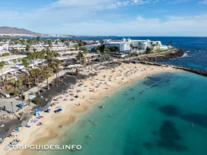 Пляж Фламинго (Playa Flamingo) на курорте Плайя-Бланка (Playa Blanca) - Лансароте