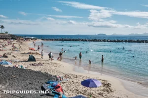 Пляж Фламинго (Playa Flamingo) на курорте Плайя-Бланка (Playa Blanca) - Лансароте