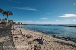 Пляж Фламинго (Playa Flamingo) на курорте Плайя-Бланка (Playa Blanca) - Лансароте