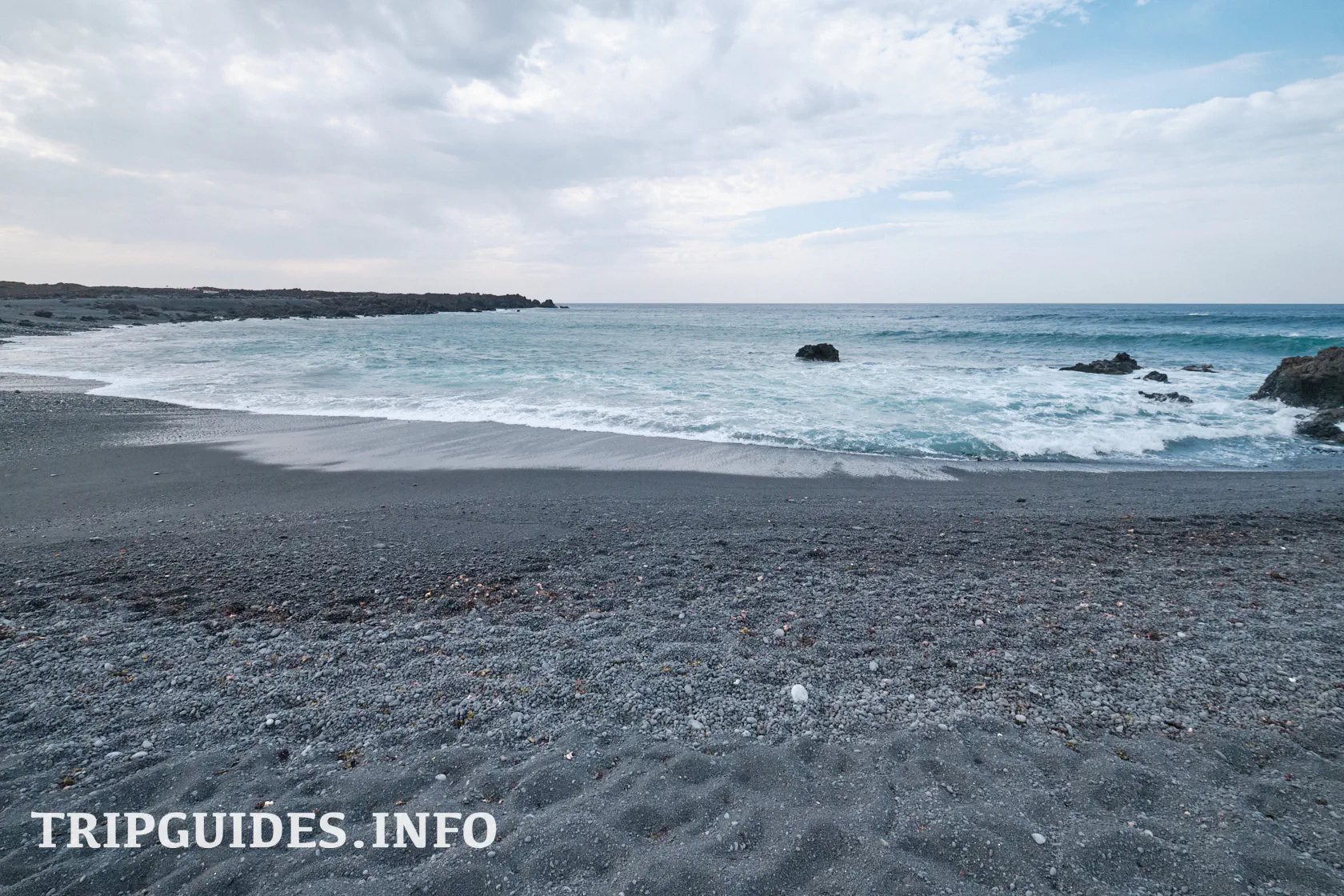 Пляж Монтанья-Бермеха (Playa de Montaña Bermeja) на Лансароте (Lanzarote)