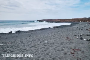 Пляж Монтанья-Бермеха (Playa de Montaña Bermeja) на Лансароте (Lanzarote)