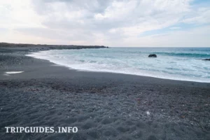 Пляж Монтанья-Бермеха (Playa de Montaña Bermeja) на Лансароте (Lanzarote)