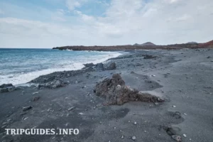 Пляж Монтанья-Бермеха (Playa de Montaña Bermeja) на Лансароте (Lanzarote)