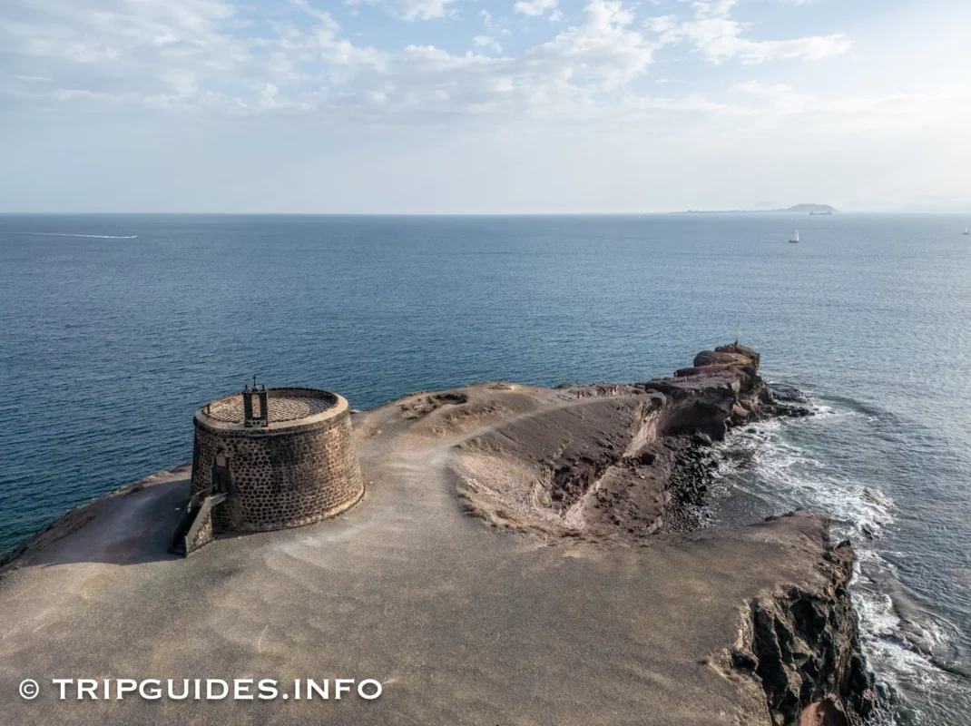 Башня Сан-Марсиаль-де-Рубикон-де-Фемес (Torre del Águila) - Лансароте