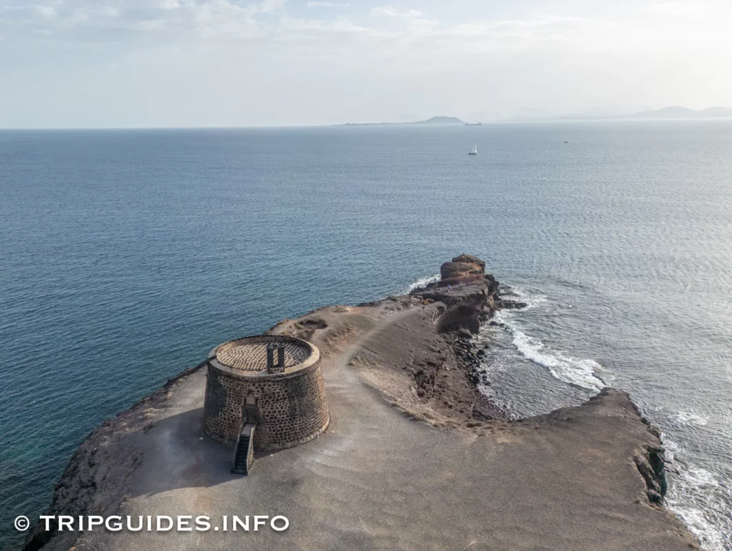 Башня Сан-Марсиаль-де-Рубикон-де-Фемес (Torre del Águila) - Лансароте