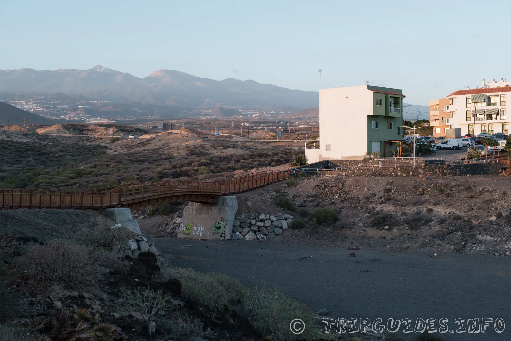 Вид на вулкан Тейде и мост в Лос-Абригос (Los Abrigos) - Тенерифе