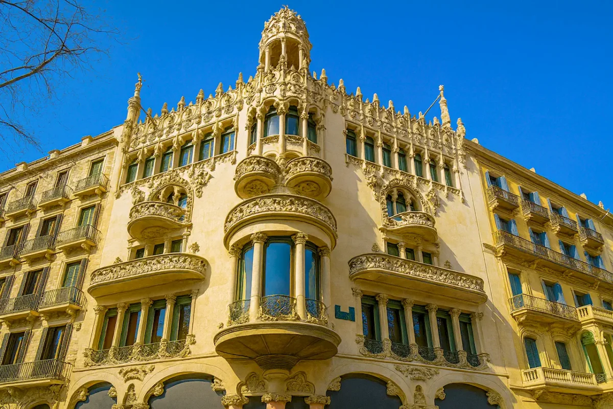 Дом Льео-и-Мореры (Casa Lleó i Morera) в Барселоне