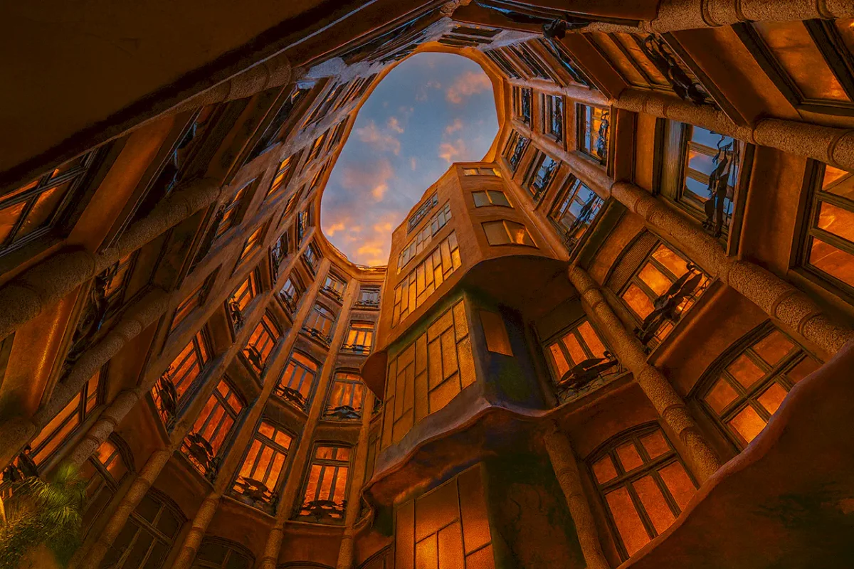 Дом Мила (Casa Milà) в Барселоне