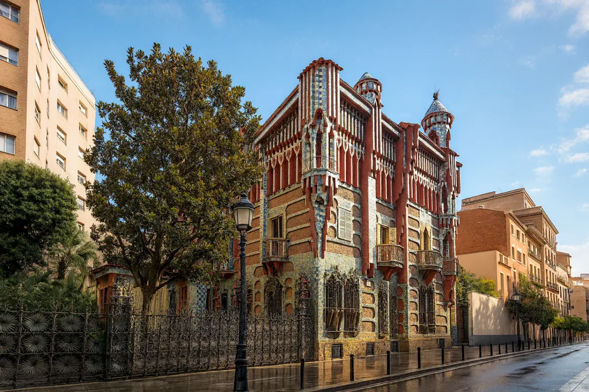 Дом Висенс (Casa Vicens) в Барселоне