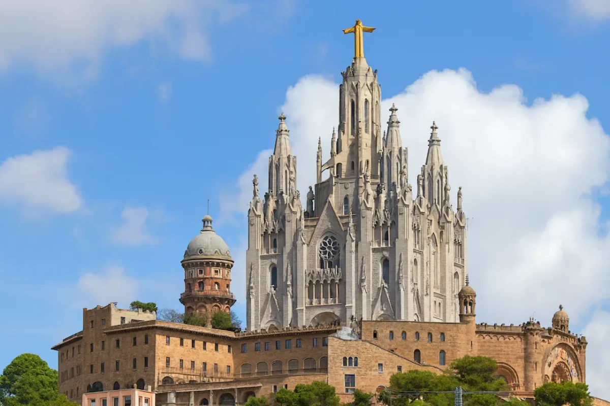 Храм Святого Сердца (Temple del Sagrat Cor) в Барселоне
