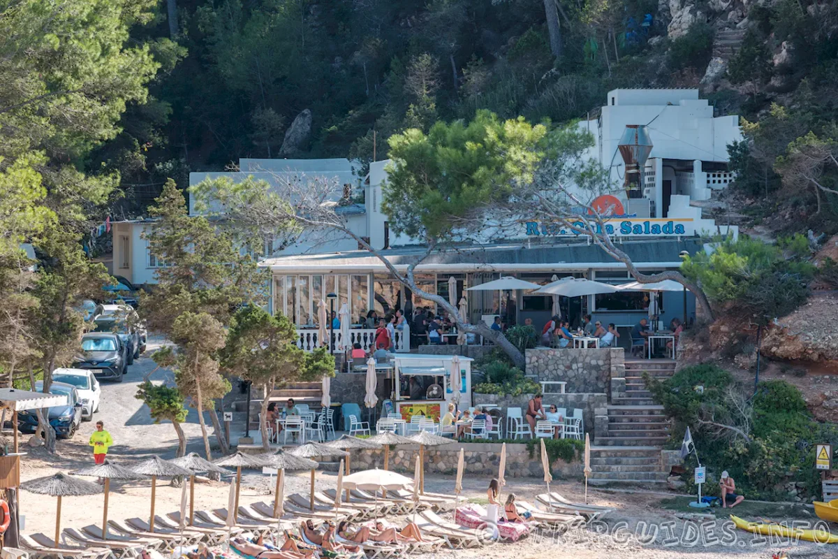 Пляж - Кала Салада (Cala Salada) - Ибица (Испания)